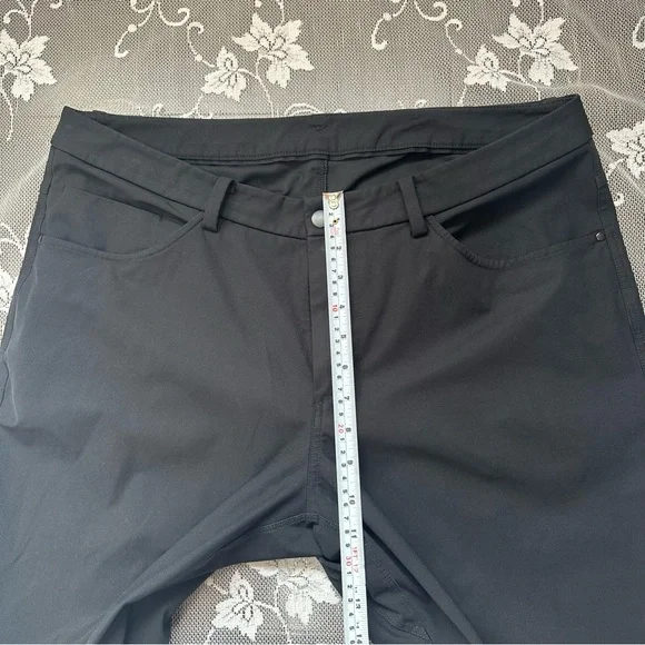 Lululemon ABC Pant Classic in Black Sz 36 - Picture 12 of 14